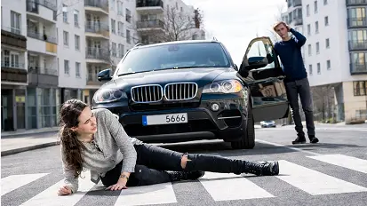 Risarcimento danni per pedone investito: diritti, obblighi e giusta compensazione.	